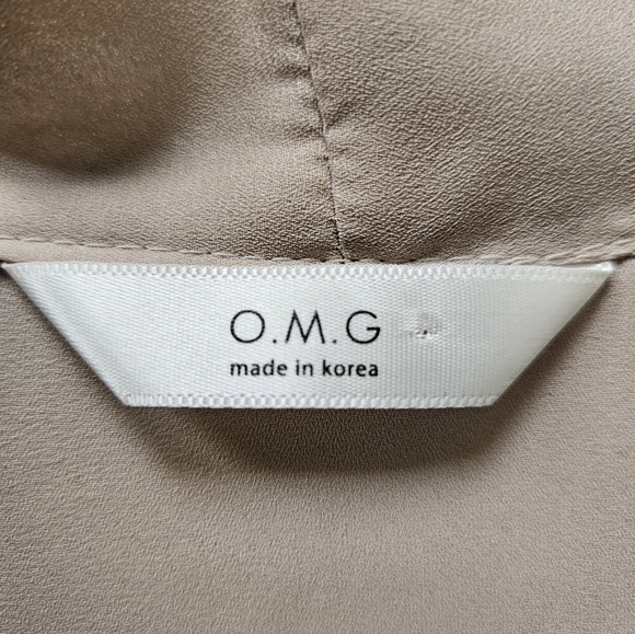 Elegant Cream Blouse with Tie Neck One Size - Picture 8 of 9